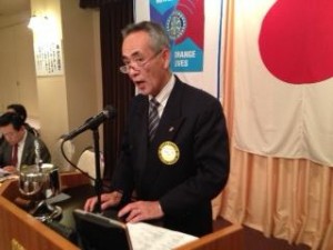 濱本例会運営委員長が前週の小樽市休職センター見学のお礼を兼ねて、上期の報告