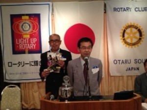 小樽クラブ坂田会長、遠藤会員が、9/17開催のポリオ撲滅キャンペーンの一環として、運河プラザ三番庫で行う、ジャズライブの告知と案内に来訪。