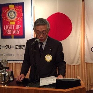 福島歴代会長が、佐野仁志新会員の略歴を紹介する。