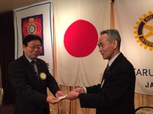 米山奨学2回目の表彰を受ける、加藤会長