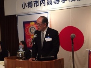 菅原修治工業高校校長が、校長会を代表して、当クラブに対するお礼の言葉と、表彰卒業生にお祝いの言葉を述べる。